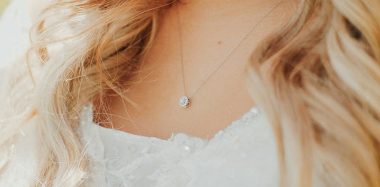 What Jewelry Should a Bride Wear?